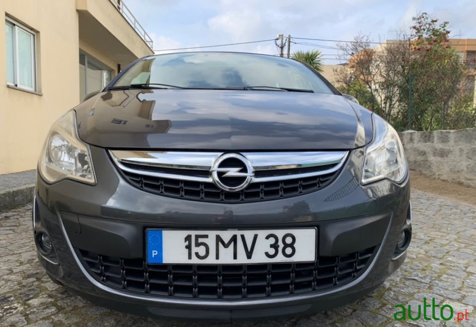2012' Opel Corsa photo #2