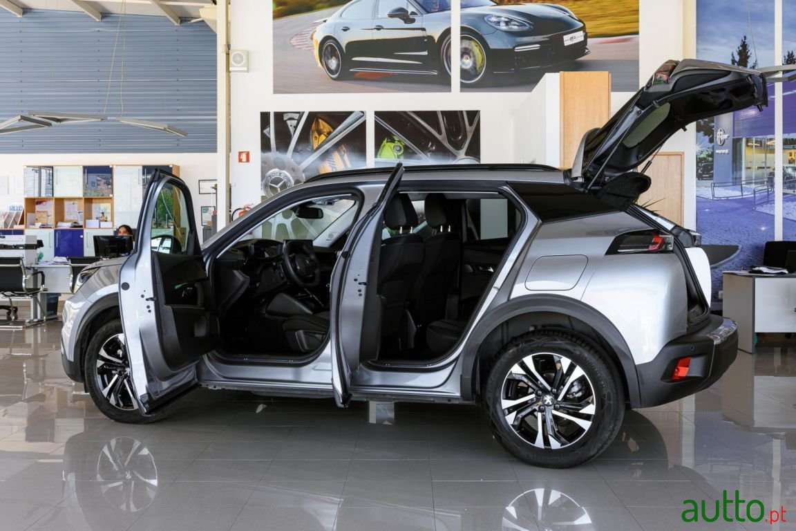 2022' Peugeot 2008 photo #4