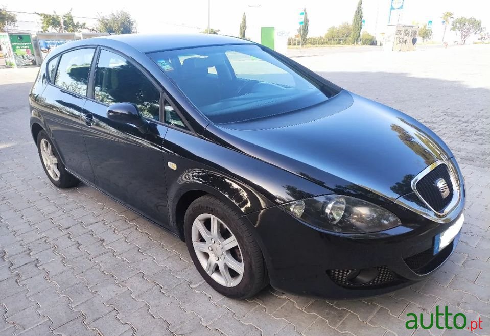 2006' SEAT Leon photo #1