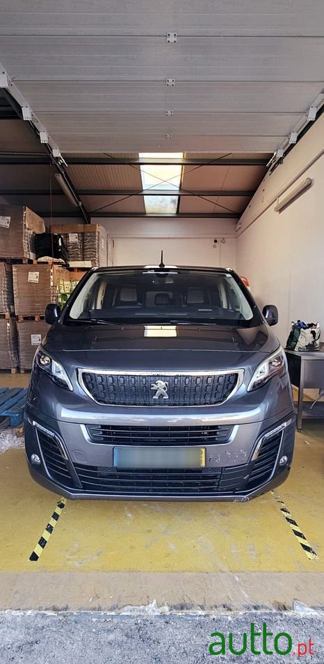 2019' Peugeot Traveller photo #5