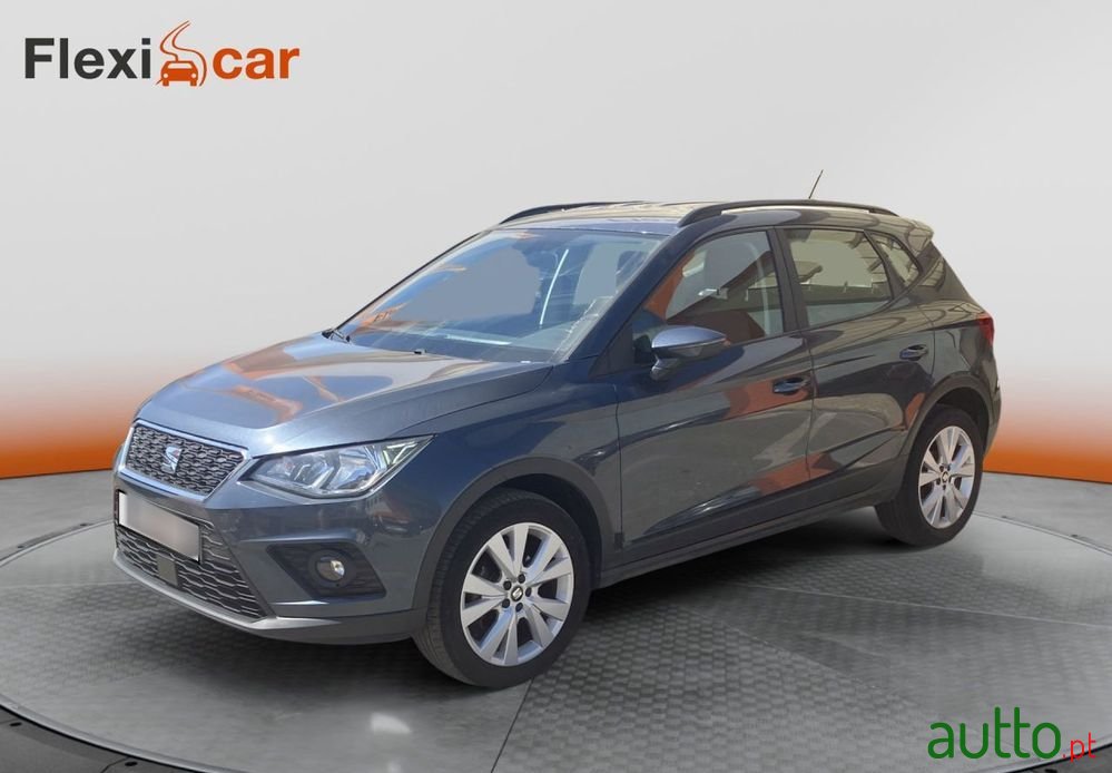 2019' SEAT Arona 1.0 Tsi Style photo #4