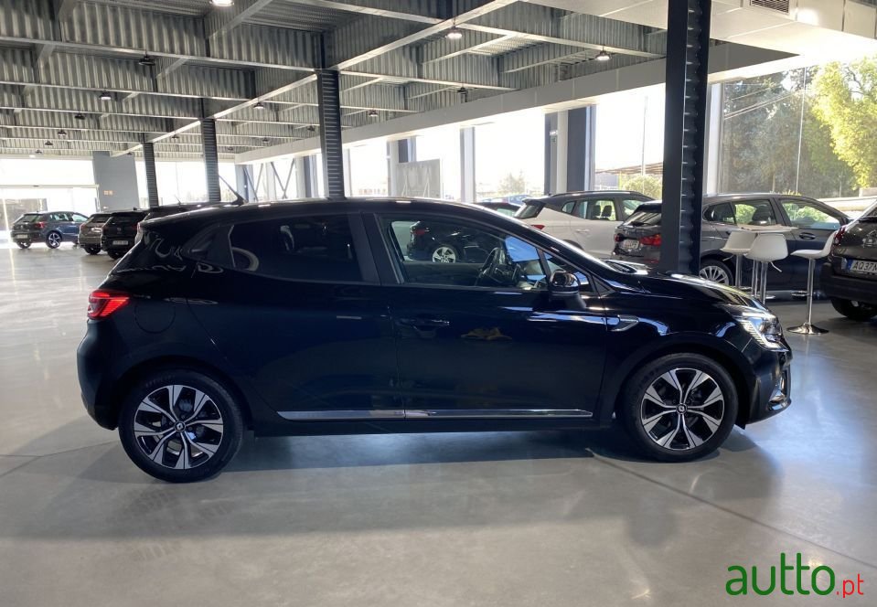 2022' Renault Clio photo #4