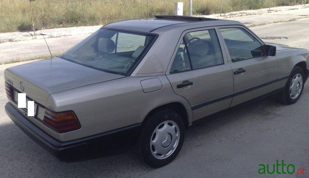 1987' Mercedes-Benz 200 D photo #1
