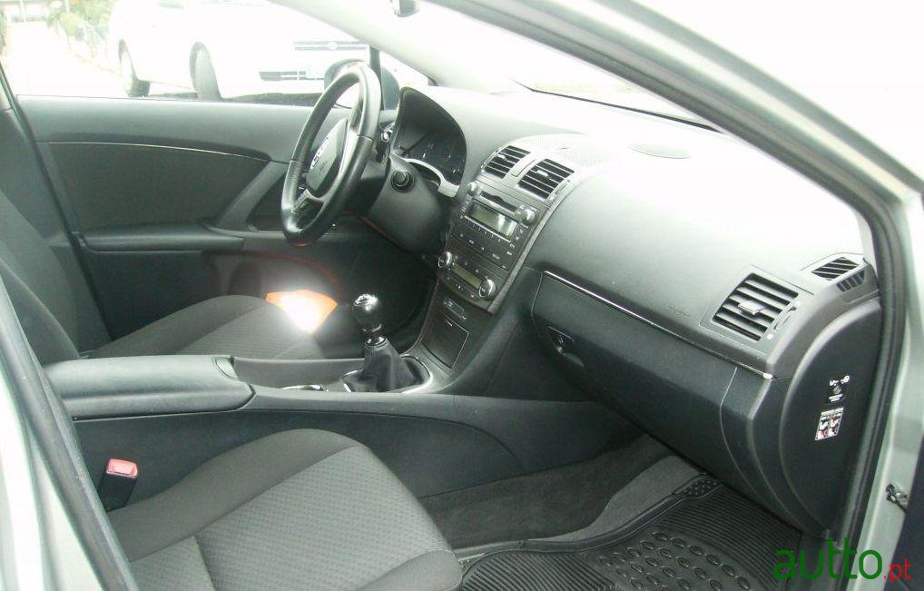 2009' Toyota Avensis SW 2.0 D-4D Sol photo #2