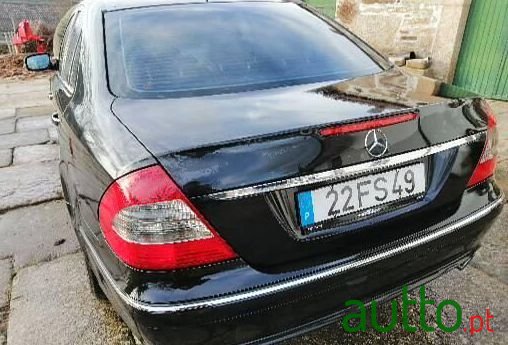 2008' Mercedes-Benz E-220 photo #3