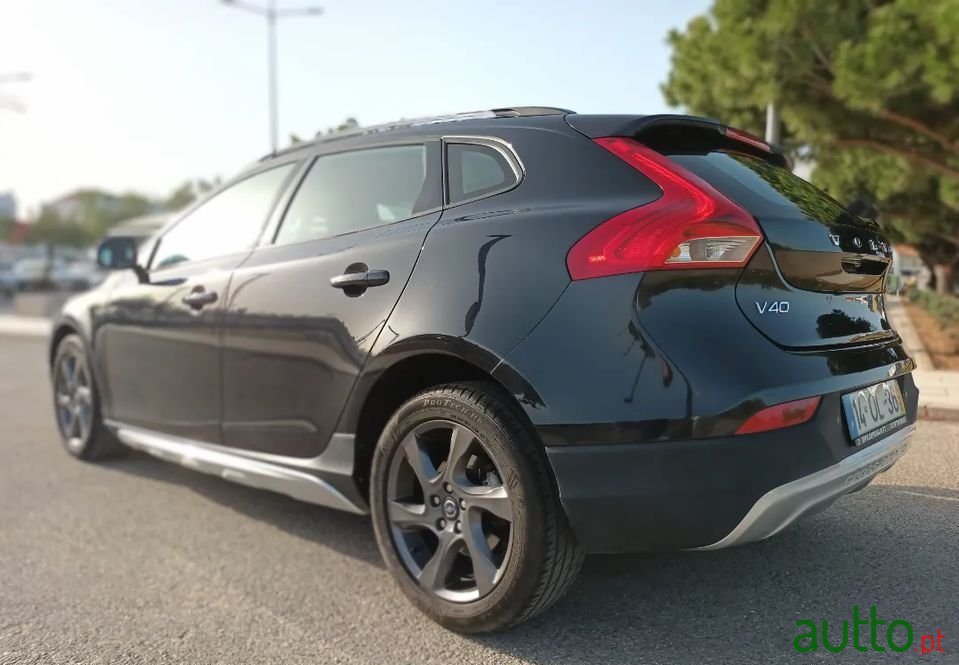 2014' Volvo V40 Cross Country photo #1