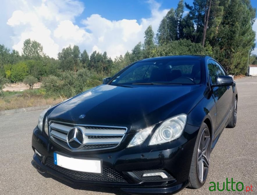 2011' Mercedes-Benz E-350 photo #4