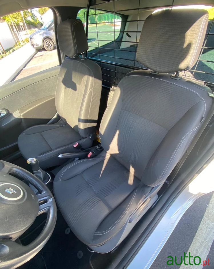 2009' Renault Clio photo #3