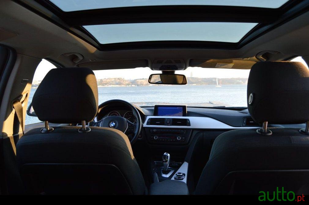 2013' BMW 320 D Auto Line Sport photo #4