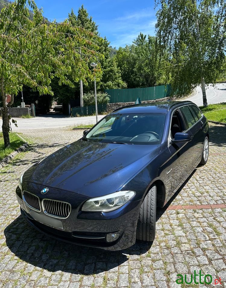 2011' BMW 520 D Touring Aut. photo #1