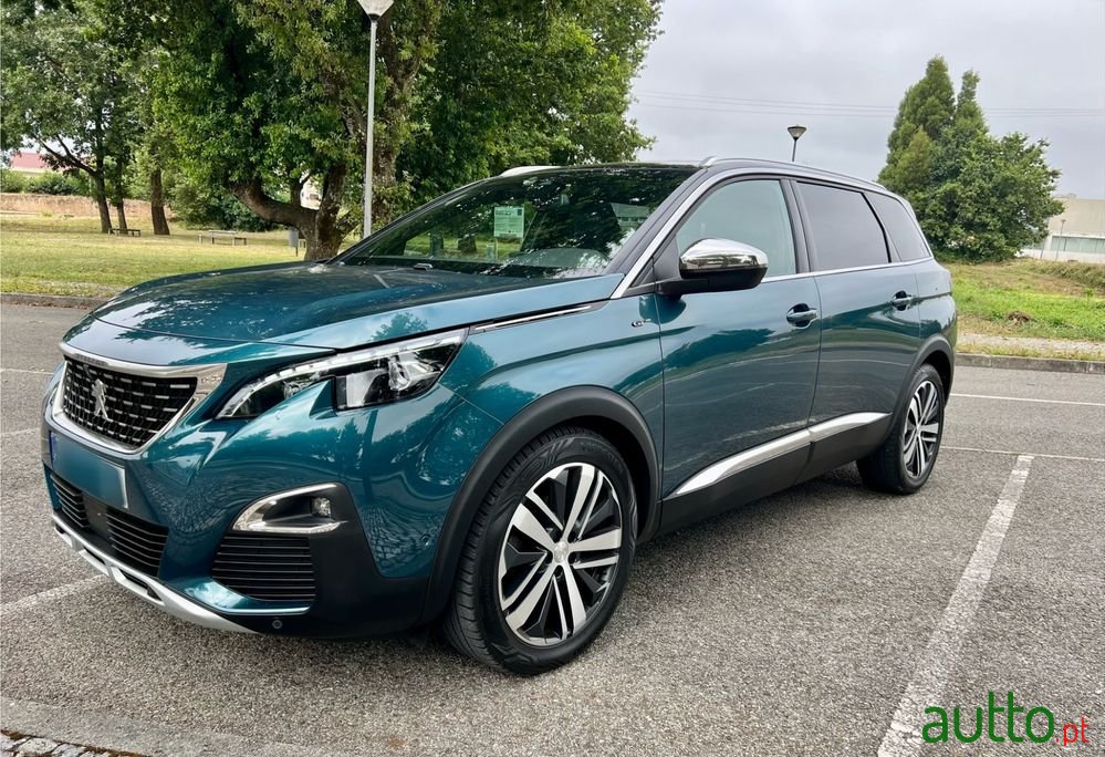 2017' Peugeot 5008 photo #1