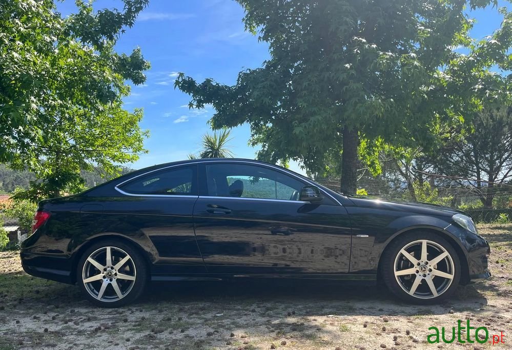 2011' Mercedes-Benz C 250 photo #4