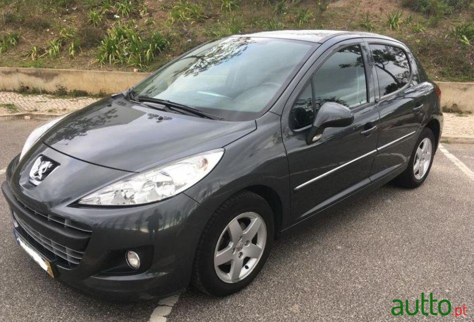 2011' Peugeot 207 photo #1