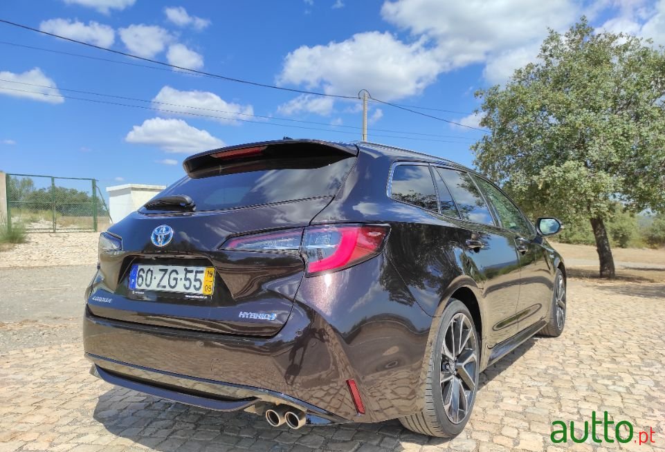 2019' Toyota Corolla Touring Sports photo #4