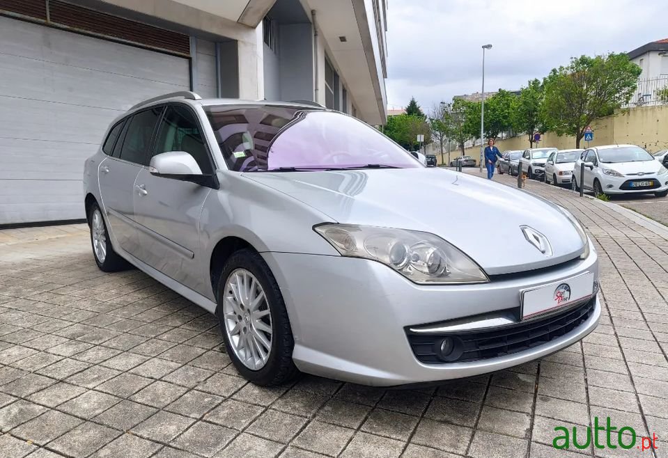 2008' Renault Laguna Break photo #2
