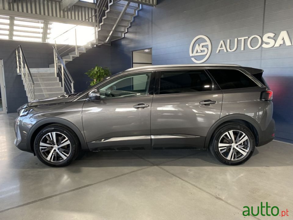 2021' Peugeot 5008 photo #2
