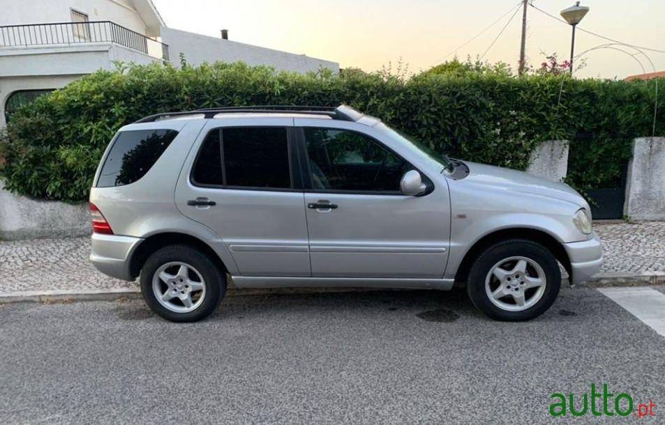 2000' Mercedes-Benz Ml-320 7 Lugares photo #2