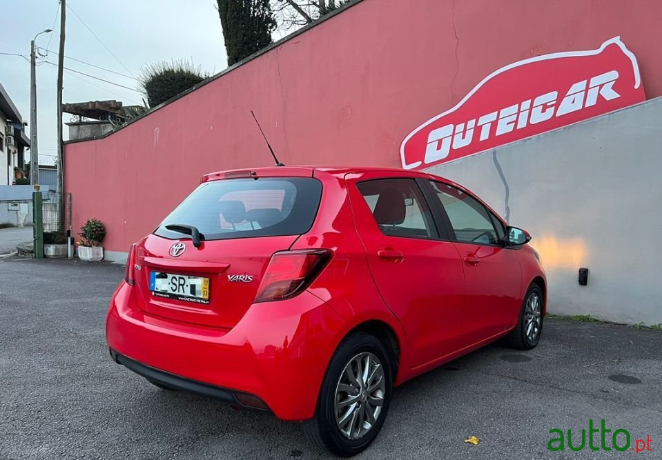 2017' Toyota Yaris photo #2