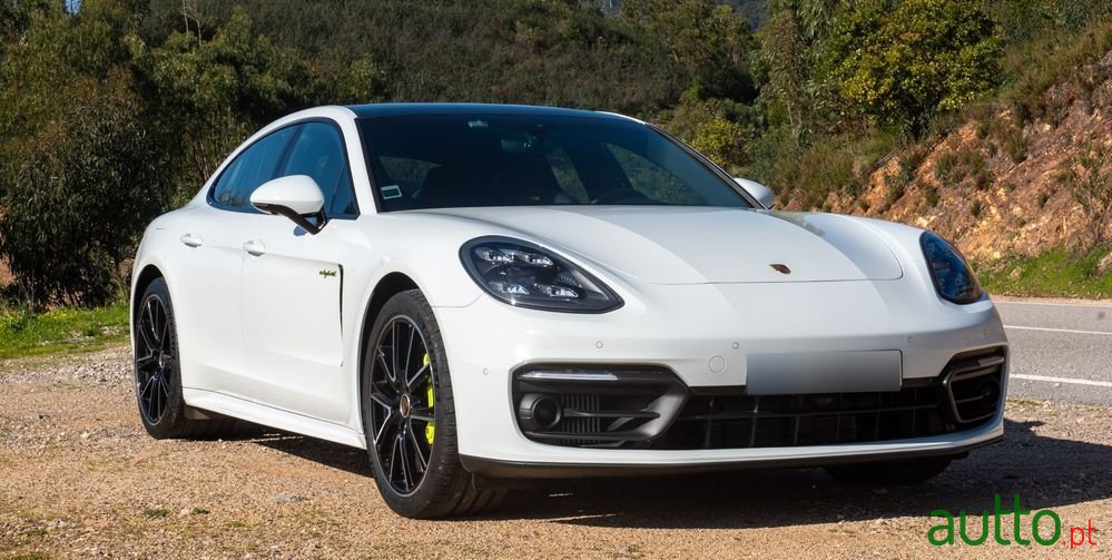 2021' Porsche Panamera photo #1