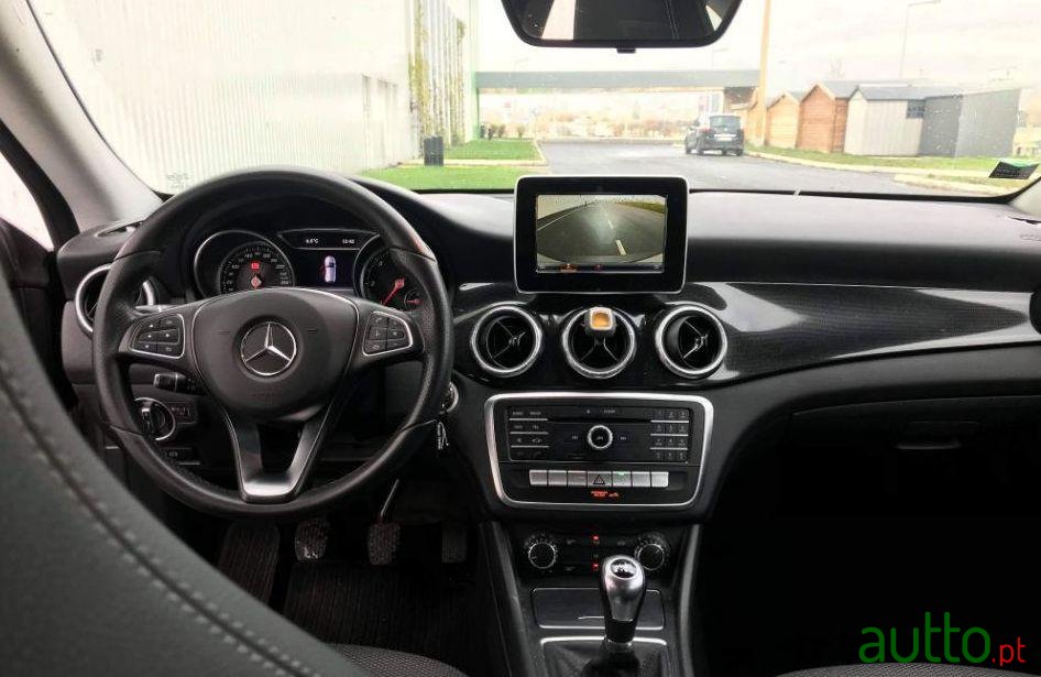 2016' Mercedes-Benz Cla-180 D photo #2