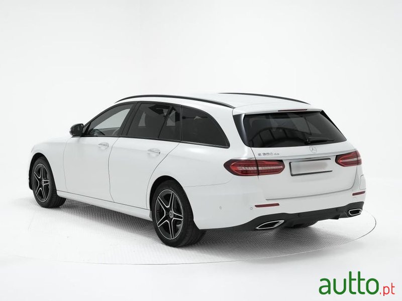 2022' Mercedes-Benz Classe E De Amg Line photo #4