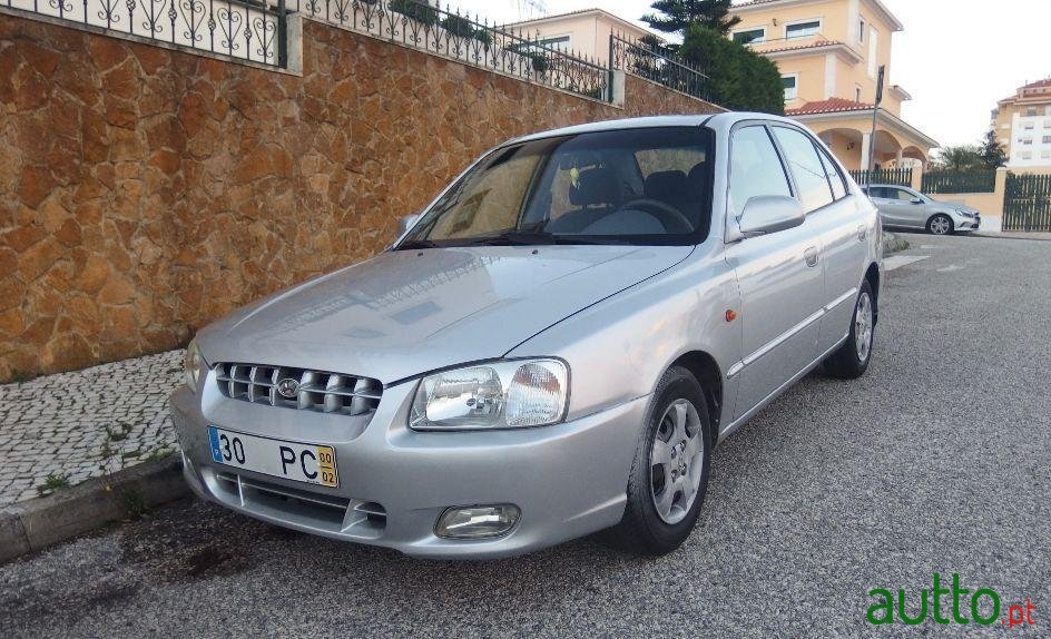 2000' Hyundai Accent photo #3