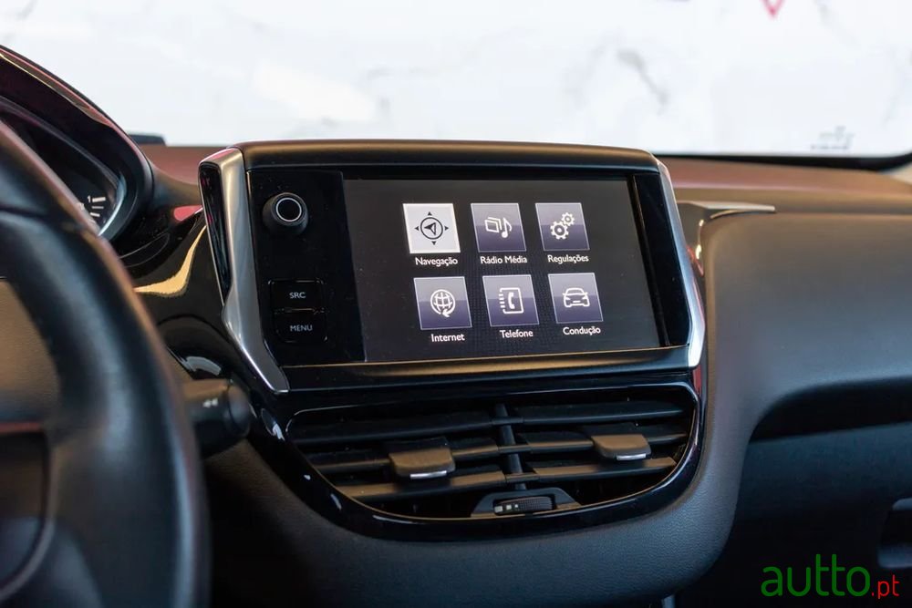 2015' Peugeot 208 photo #6