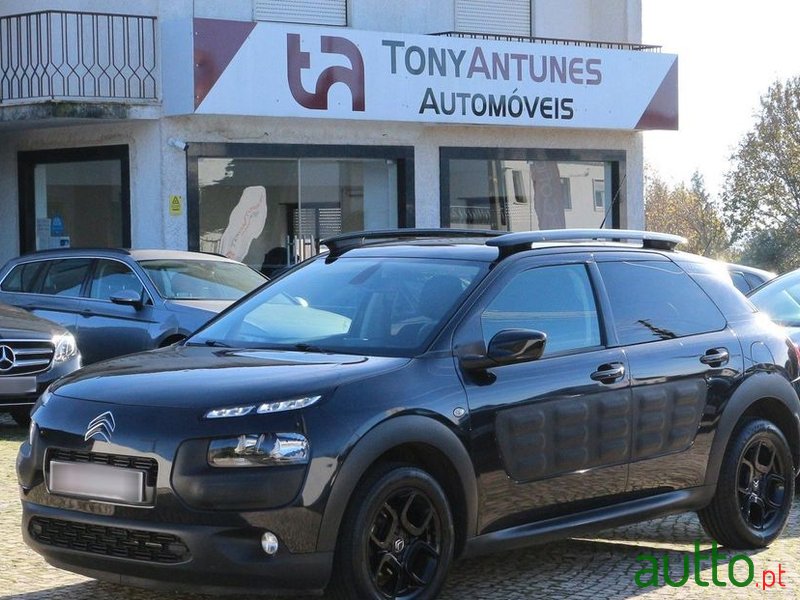 2018' Citroen C4 Cactus photo #1