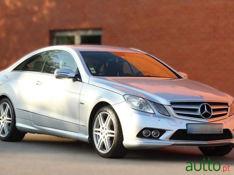 2009' Mercedes-Benz E 250 photo #3