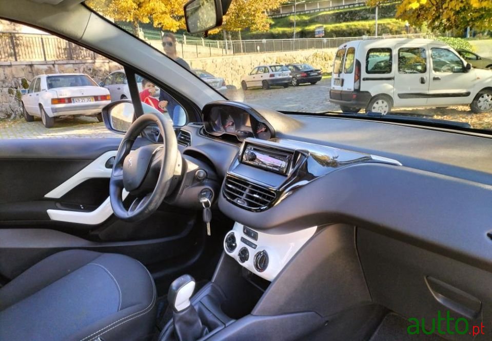 2015' Peugeot 208 photo #4