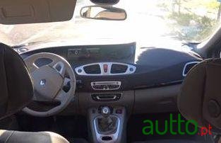 2010' Renault Scenic photo #1