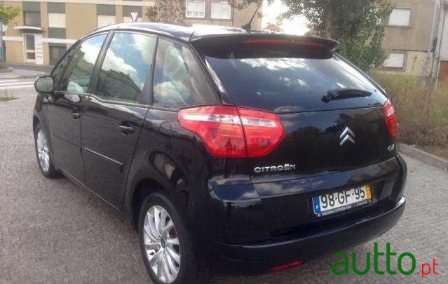 2008' Citroen C4 Picasso photo #2