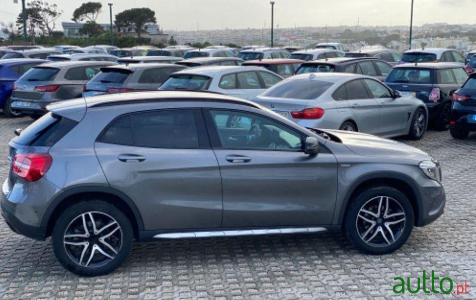 2017' Mercedes-Benz Gla-180 Cdi Amg Line photo #3