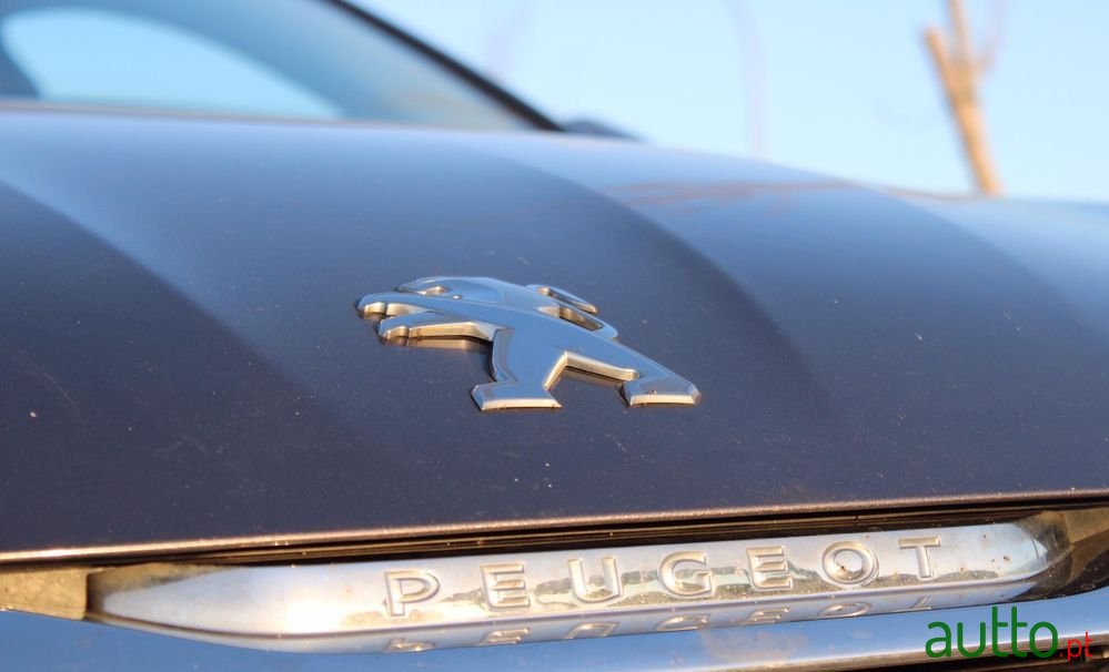 2014' Peugeot 308 photo #6