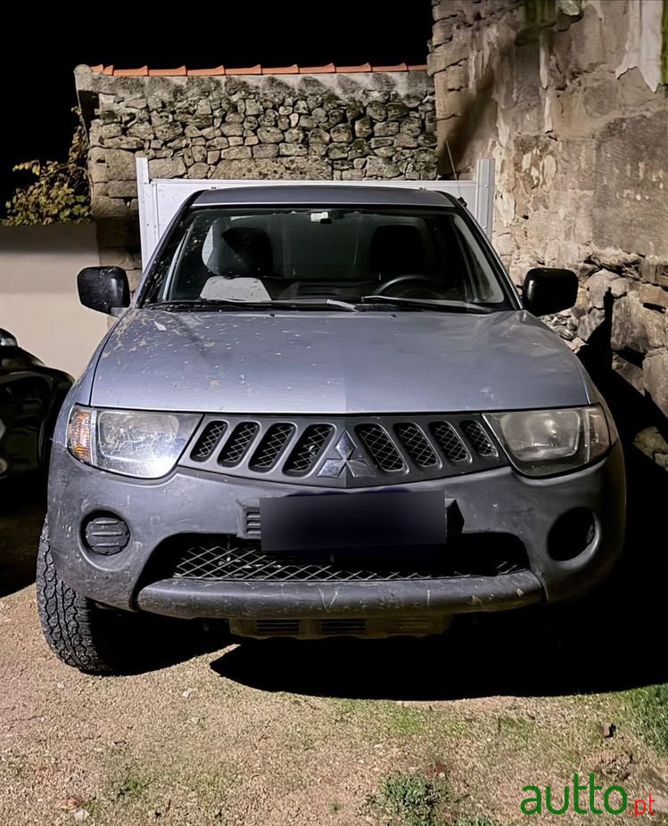 2007' Mitsubishi L200 photo #1