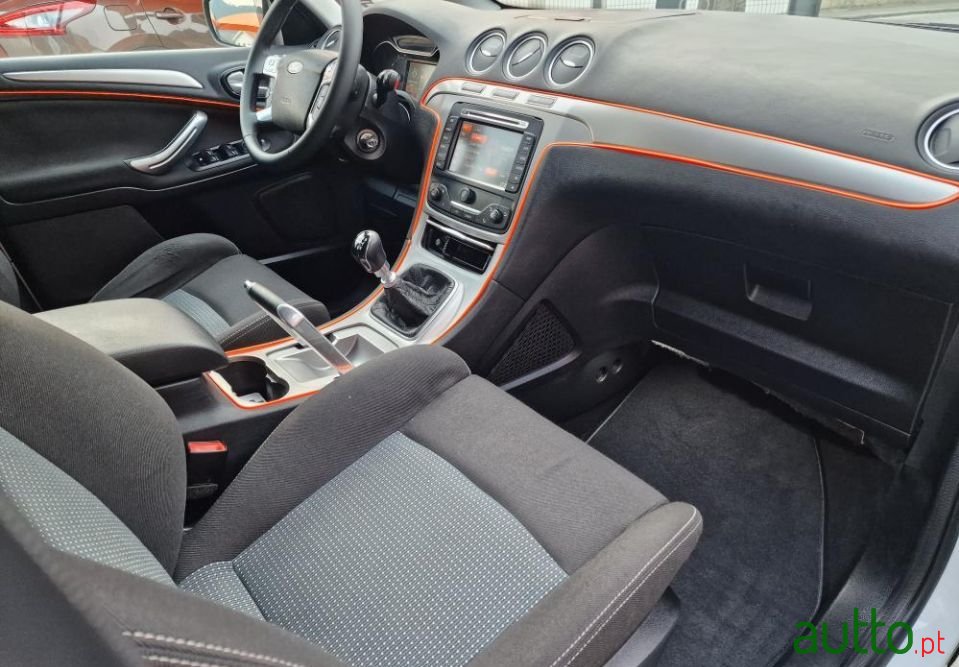 2010' Ford S-Max photo #4