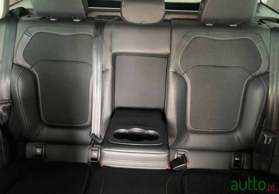 2020' Renault Megane Sport Tourer photo #5