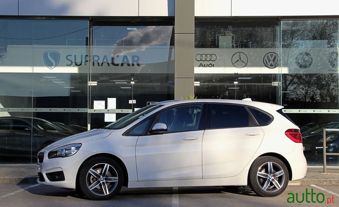 2017' BMW 216 Active Tourer photo #2