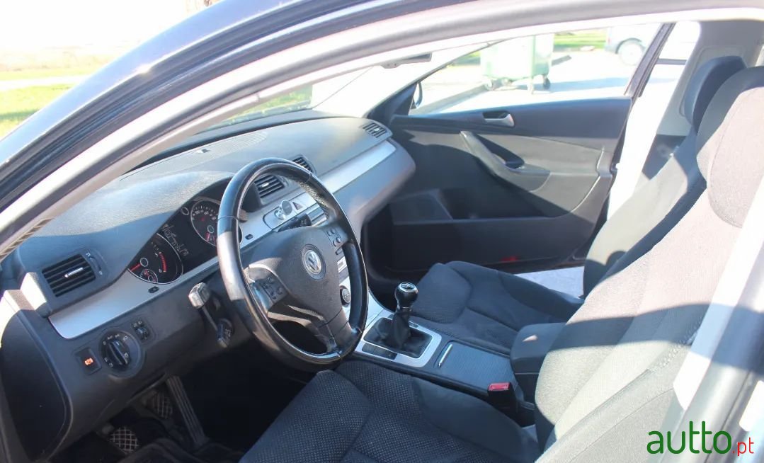 2009' Volkswagen Passat photo #6