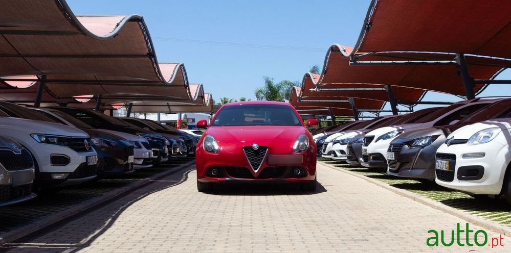 2019' Alfa Romeo Giulietta 1.6 Jtdm Sport photo #3