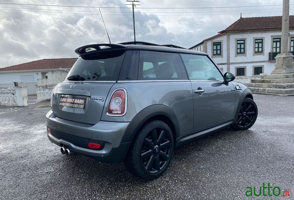 2010' MINI Cooper S photo #3