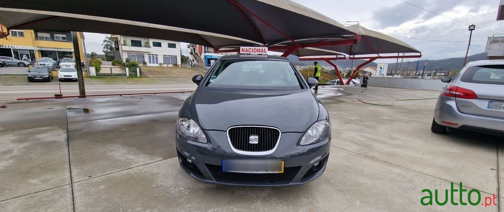 2009' SEAT Leon photo #2