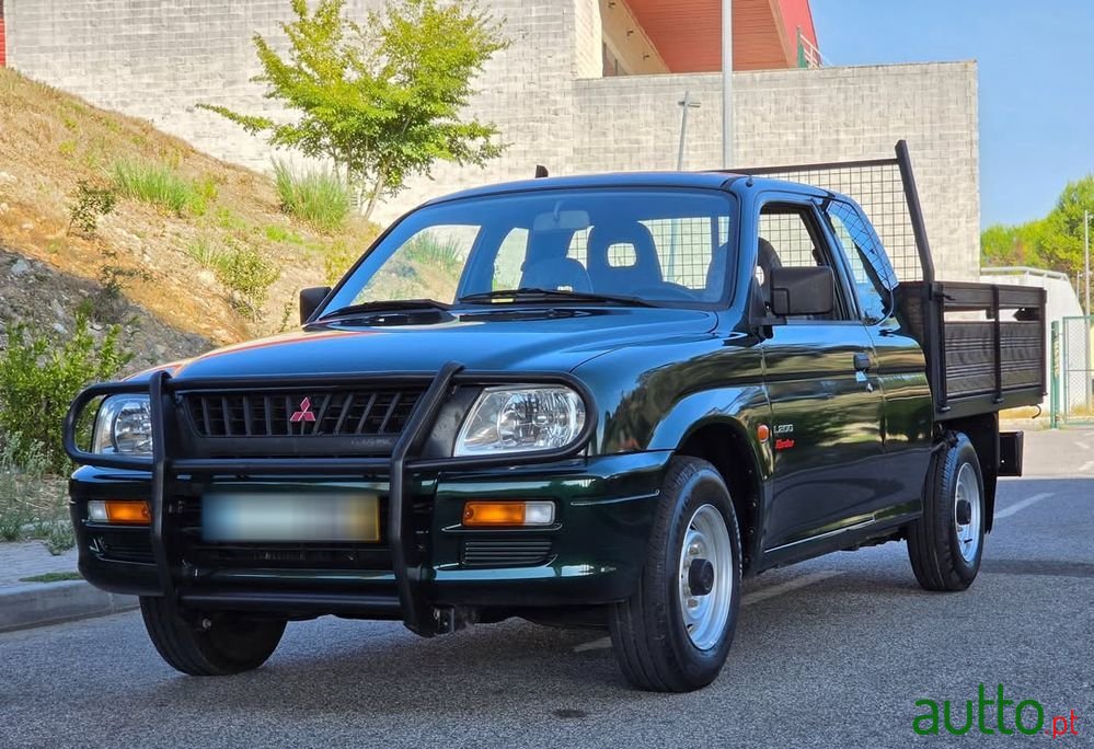 2001' Mitsubishi L200 2.5 Td Club 3L photo #3