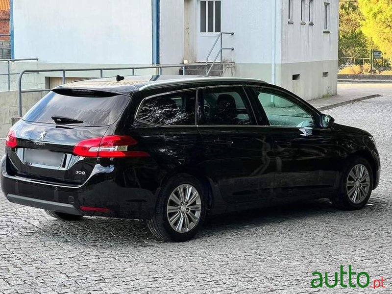 2020' Peugeot 308 Sw photo #2