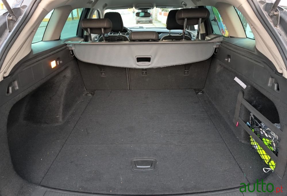 2017' Opel Insignia Sports Tourer photo #3