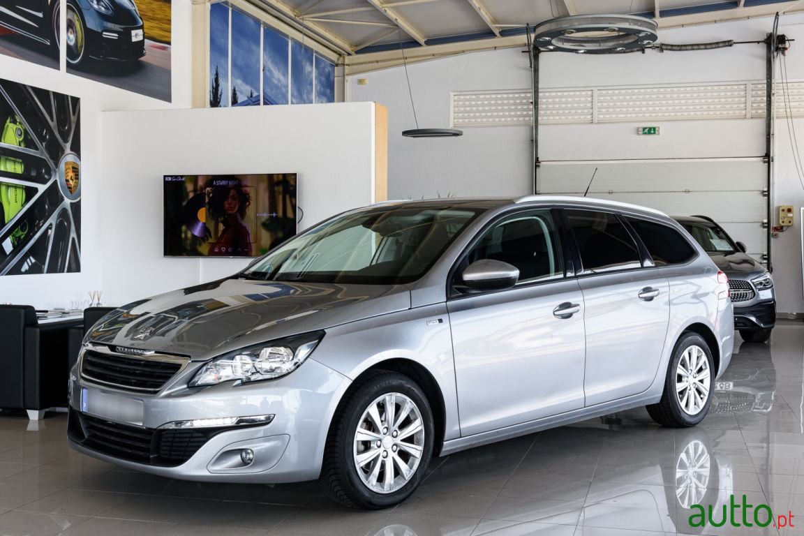 2017' Peugeot 308 Sw photo #1