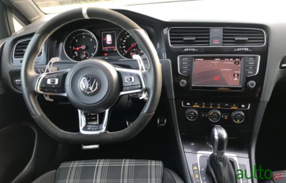 2016' Volkswagen Golf photo #3