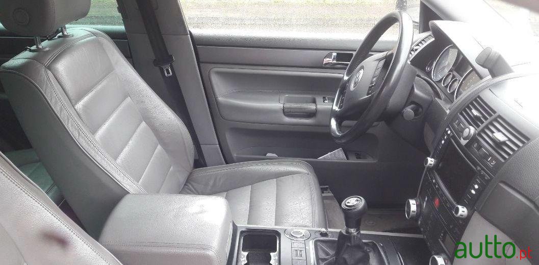 2004' Volkswagen Touareg 2.5 Tdi photo #4