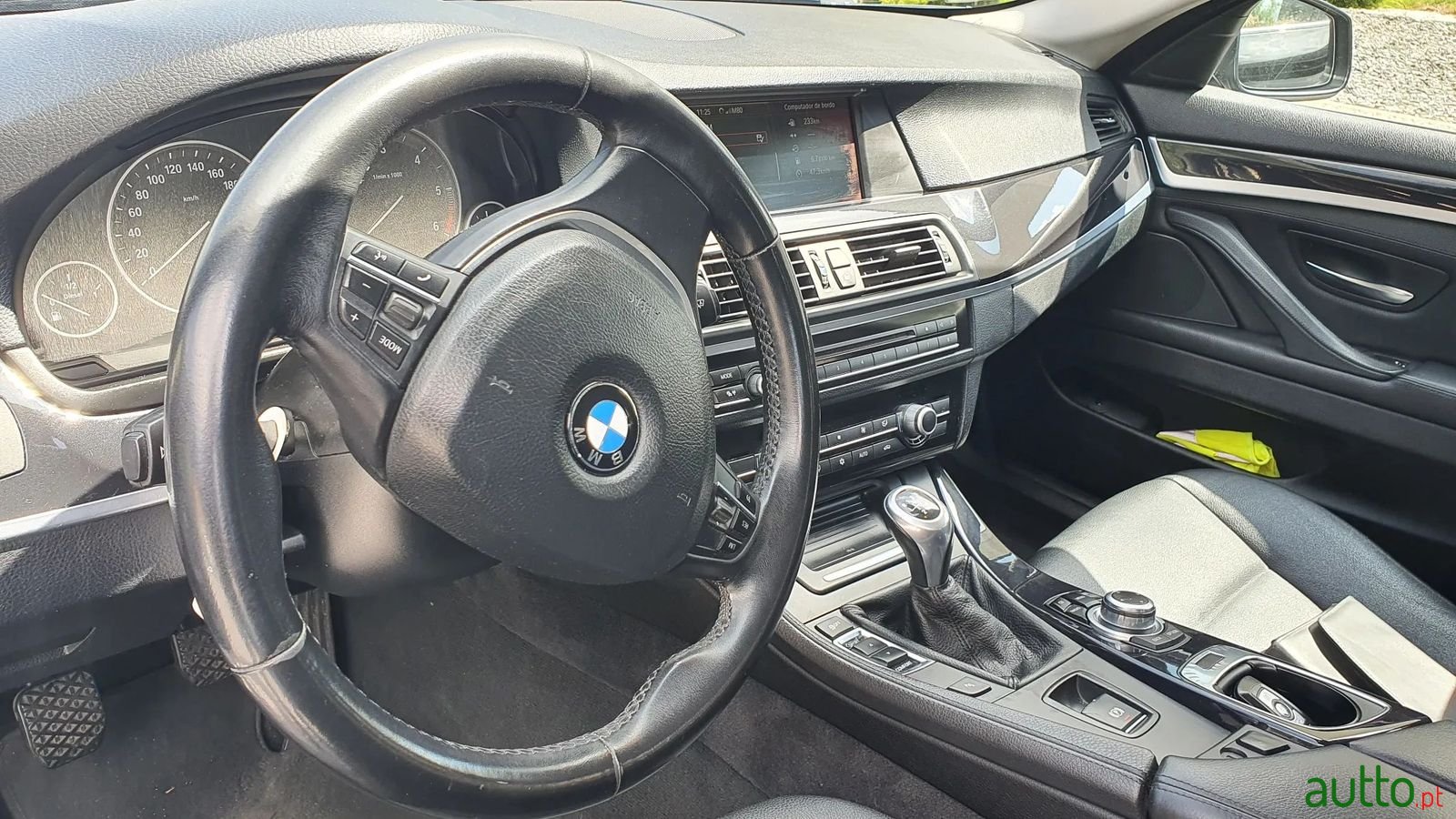 2012' BMW 520 photo #5