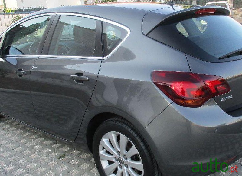 2012' Opel Astra Cosmo photo #1